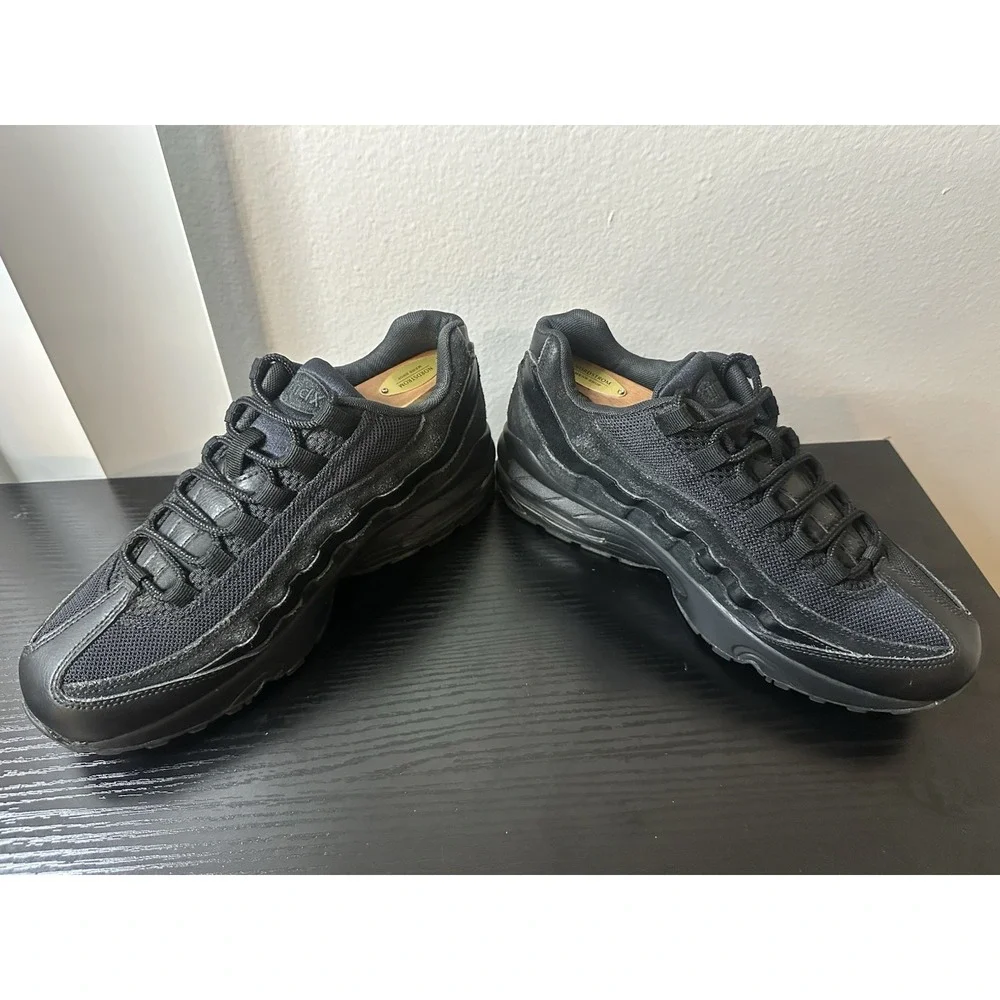 Nike Air Max 95 Triple Black Shoes sneakers Women's Size 8.5 / Youth Size 7Y
